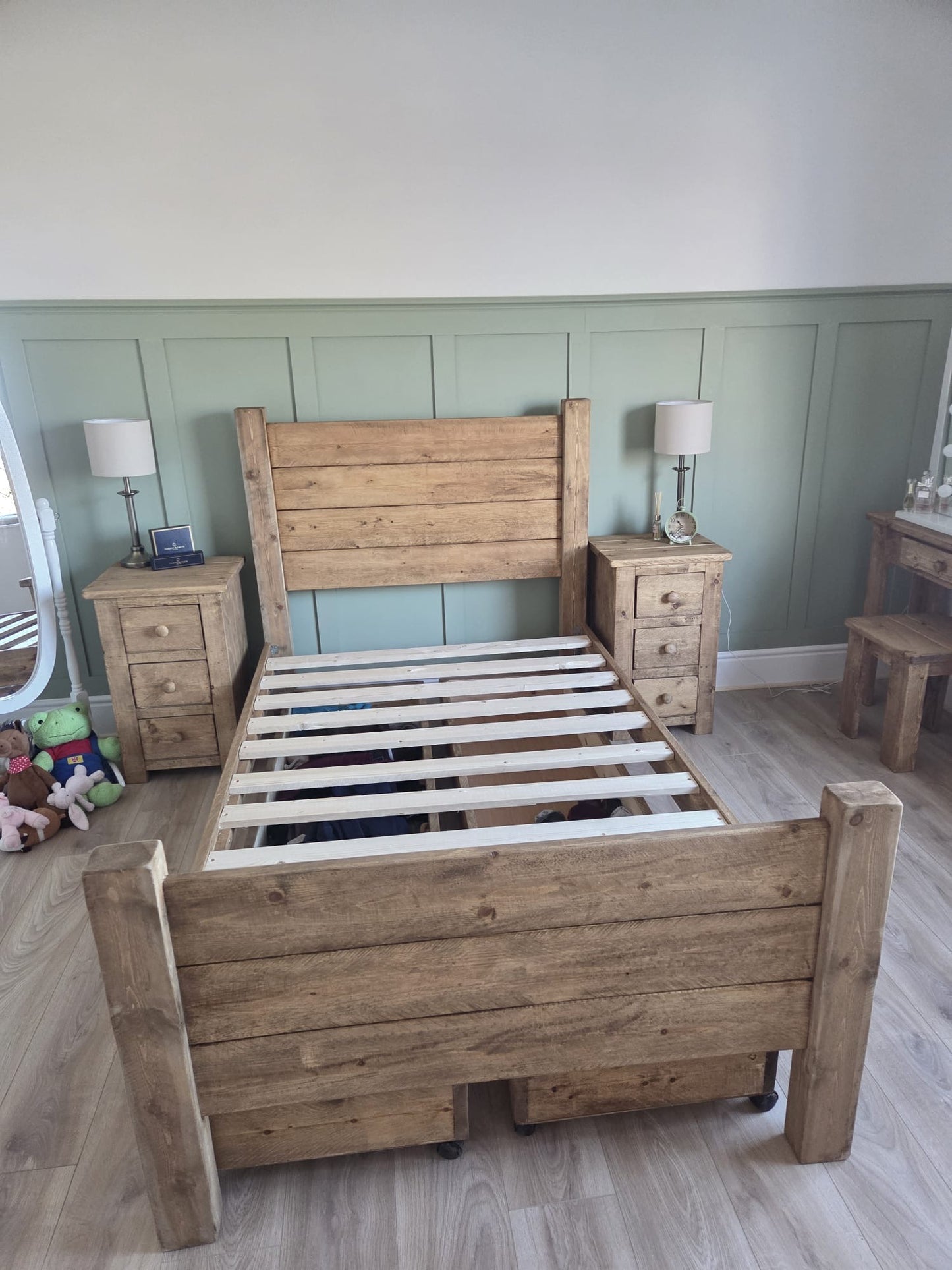 Rustic wooden bedroom furniture collection in matching finish