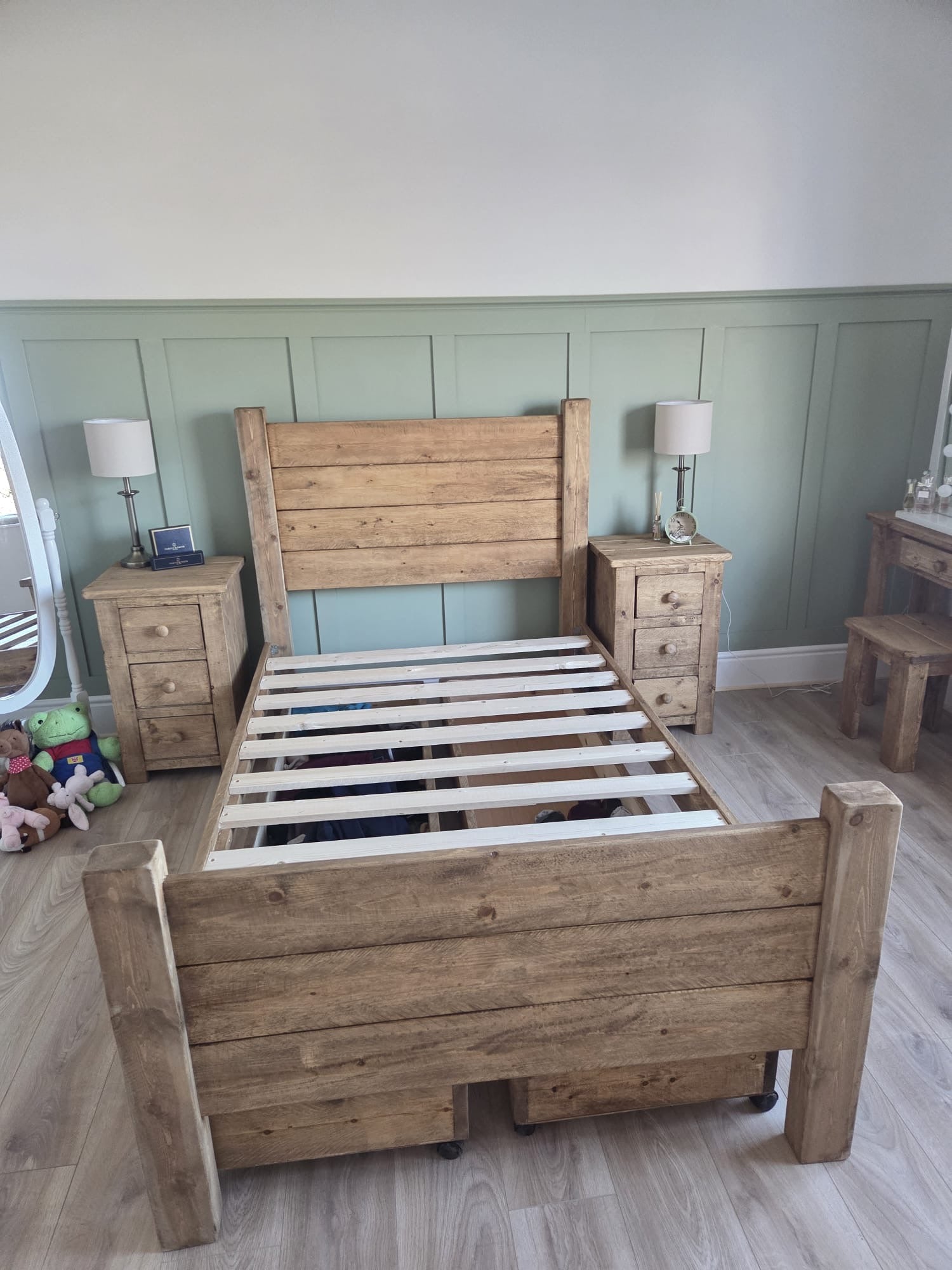 Rustic wooden bedroom furniture collection in matching finish